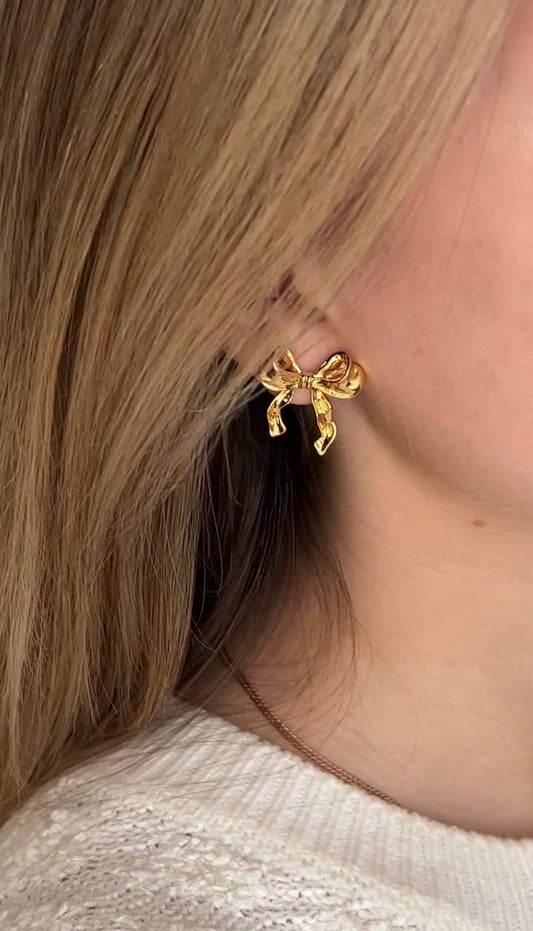 Petite Gold Ribbon Bow Stud Earrings – Vintage‑Inspired Elegance