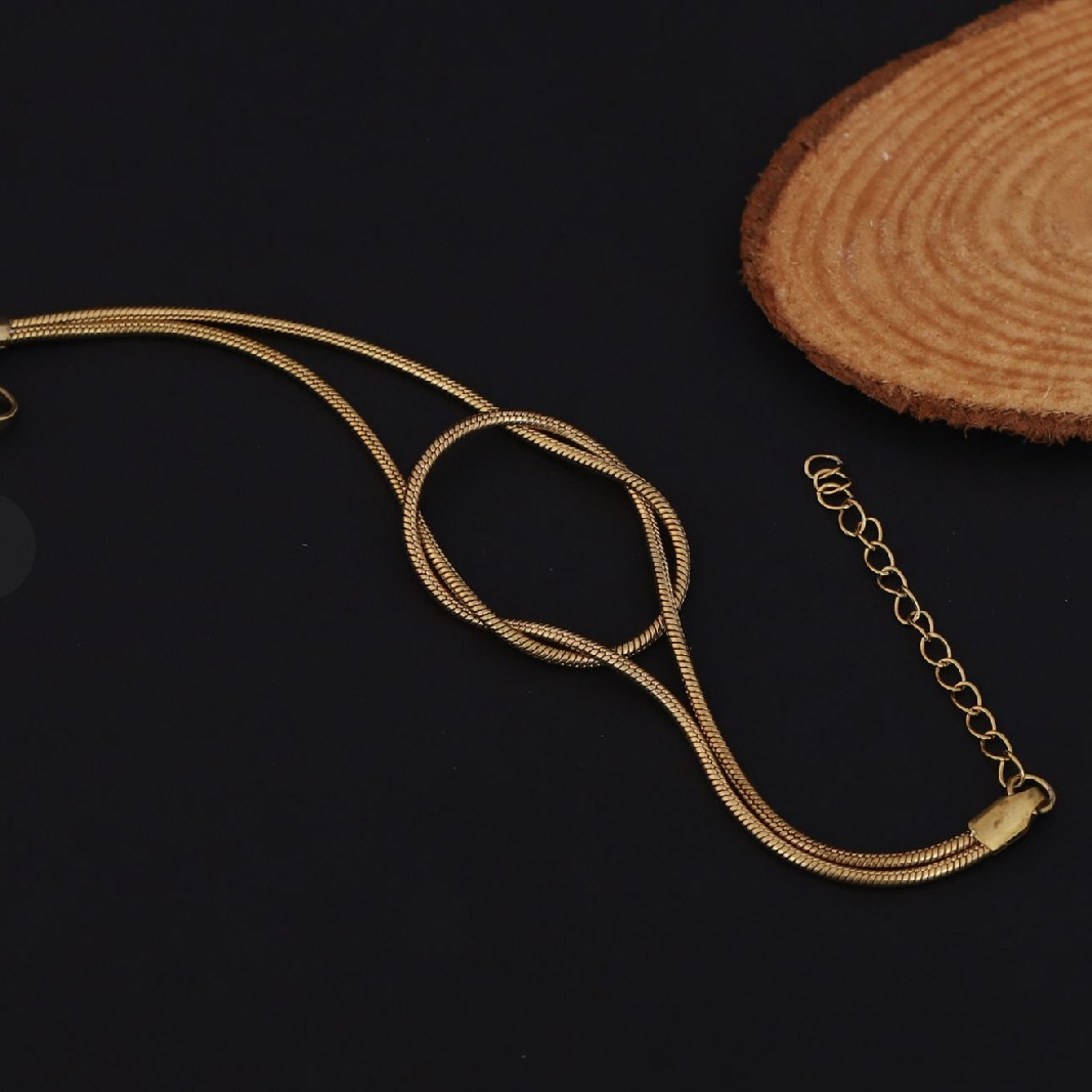 “Twist & Glow” – Gold Infinity Chain Bracelet