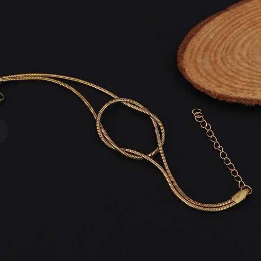 “Twist & Glow” – Gold Infinity Chain Bracelet