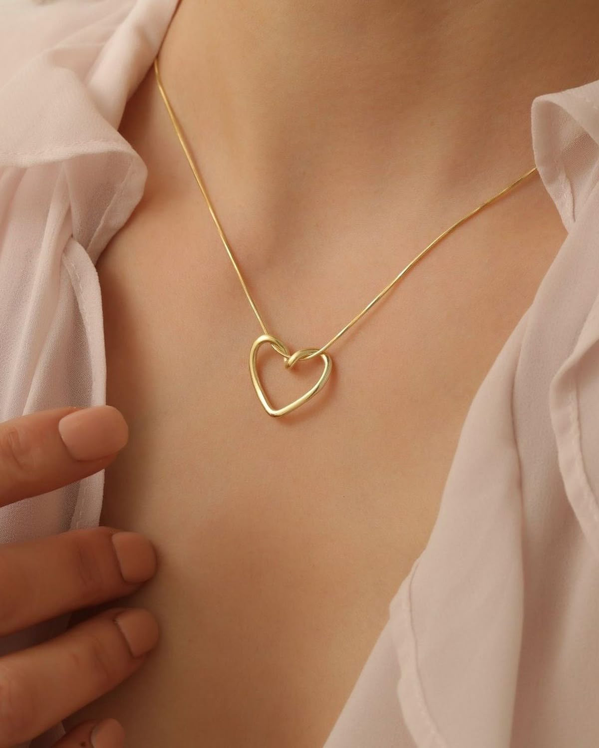 Minimalist Heart Pendant Necklace
