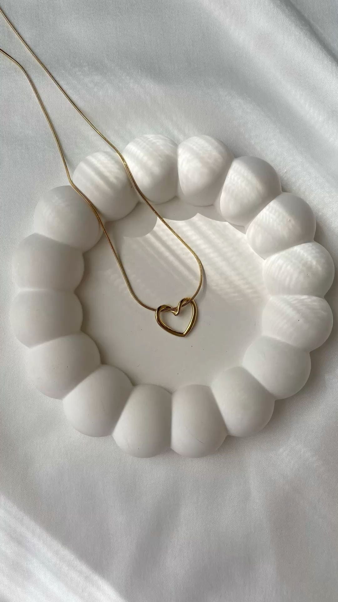Minimalist Heart Pendant Necklace