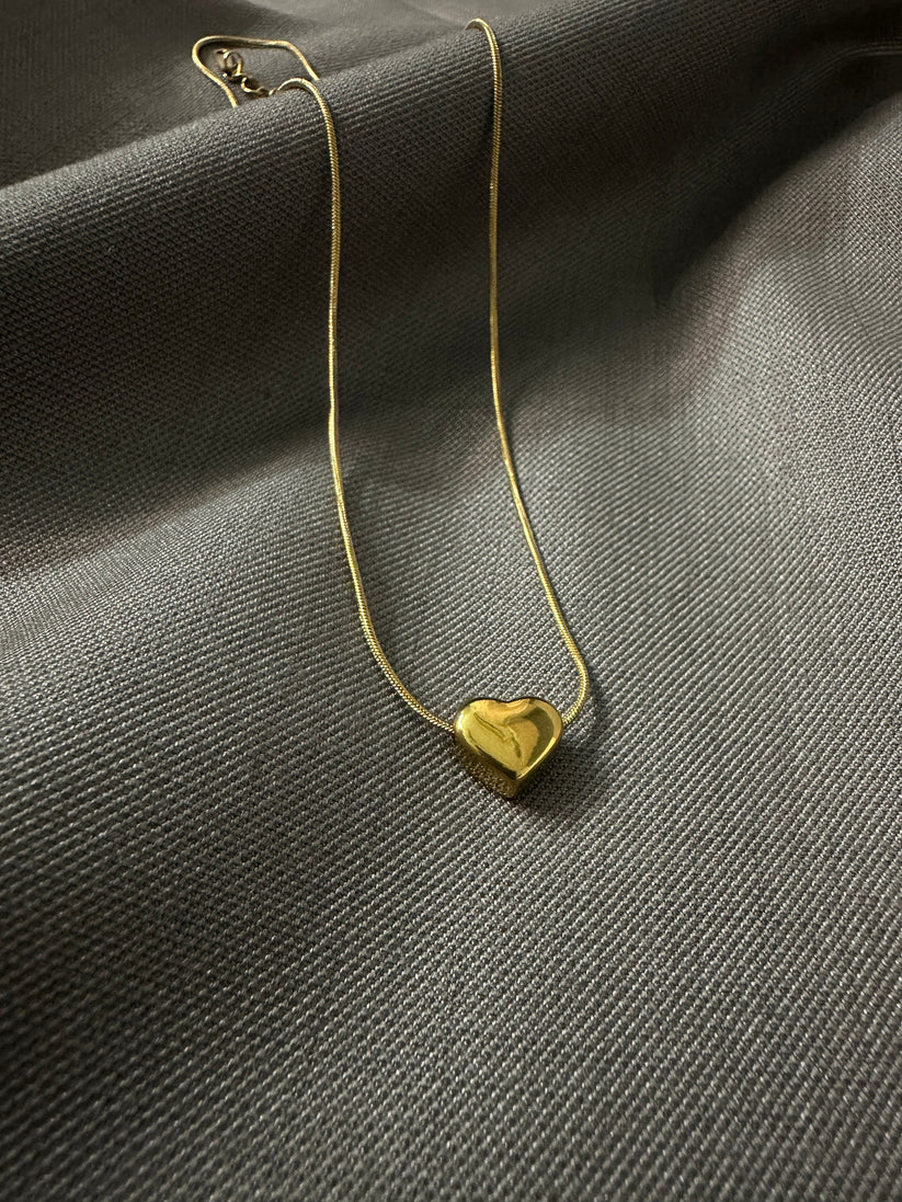 Minimalist Gold Heart Pendant Necklace – Everyday Elegance
