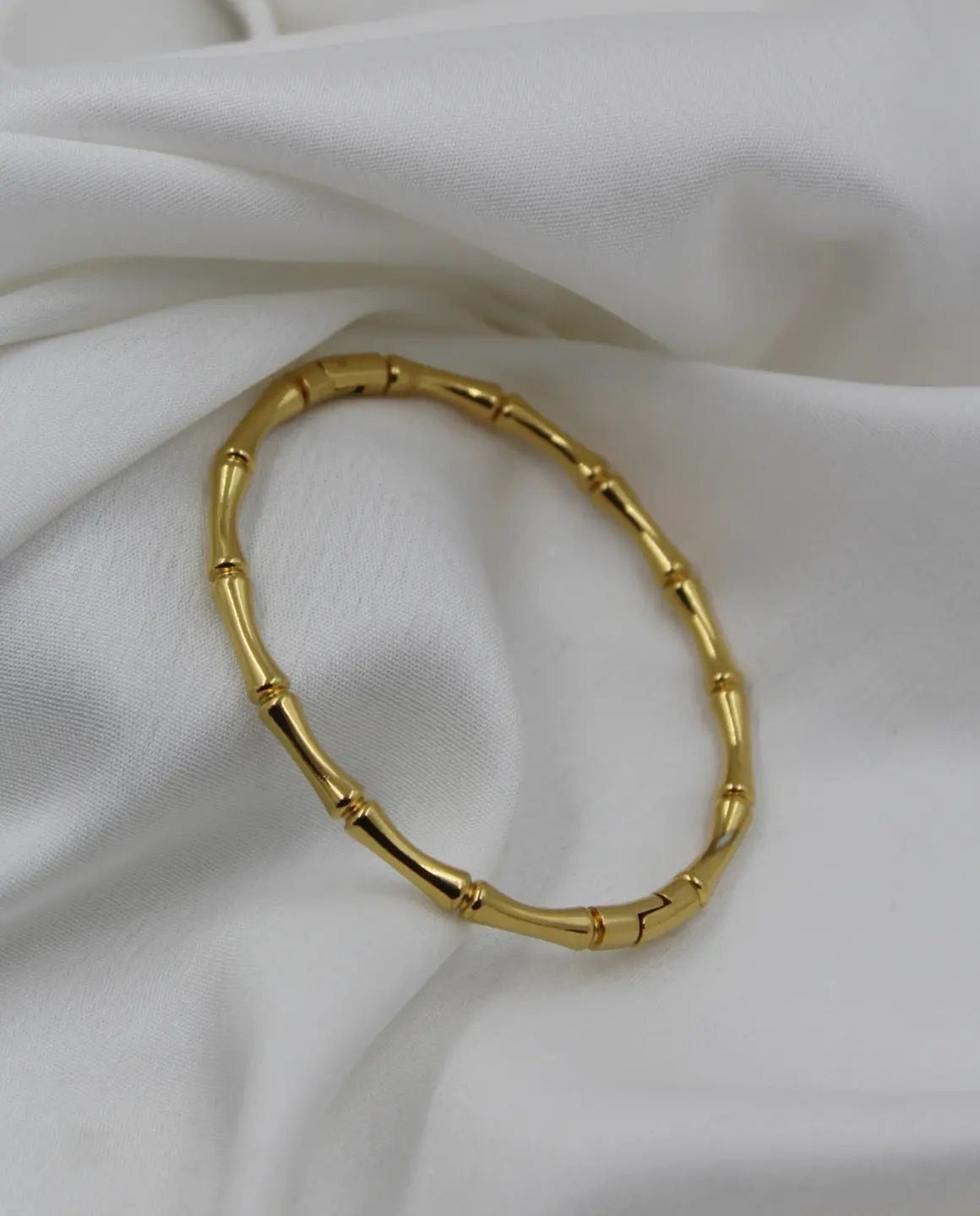 Golden Bamboo Bracelet – Sleek Minimal Charm with Nature’s Touch